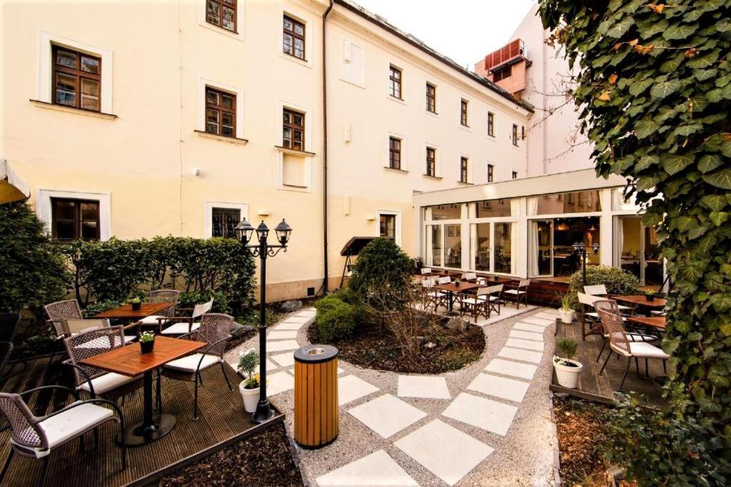 New Design & High Standard Apt From 16Th Century In Old Town-Free Parking Bratislava Buitenkant foto
